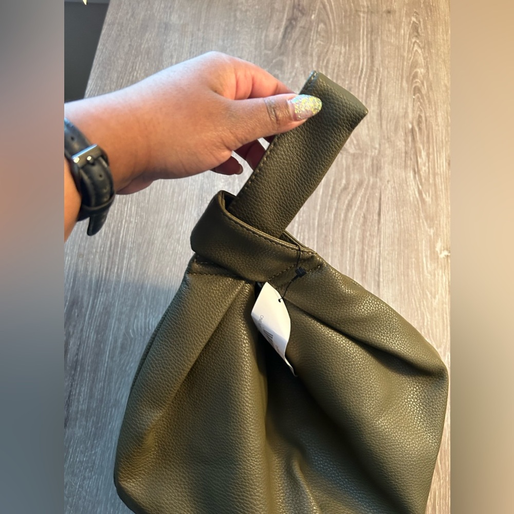 The Drop Women’s “Avalon” Small Tote bag in olive - Picture 2 of 9